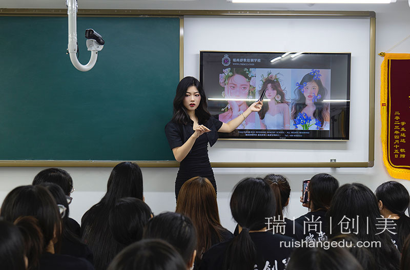 想要將來(lái)工作薪資高，應(yīng)該如何選擇化妝課程？